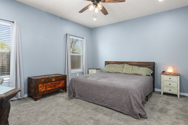 Building Photo - 2518 33rd Ave N