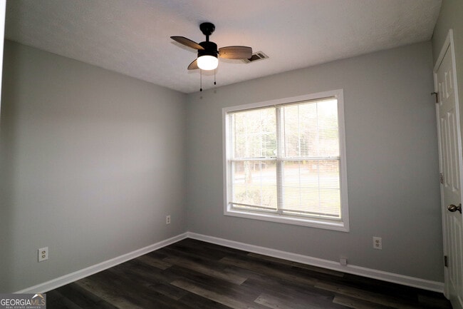 Building Photo - 18 Southwind Dr