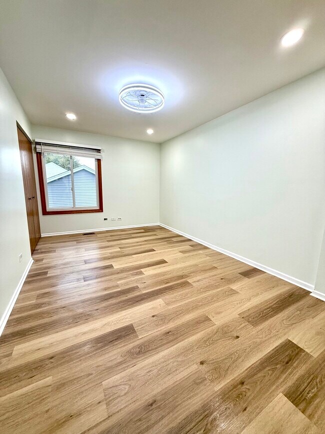 Building Photo - 2449 Carlton Dr