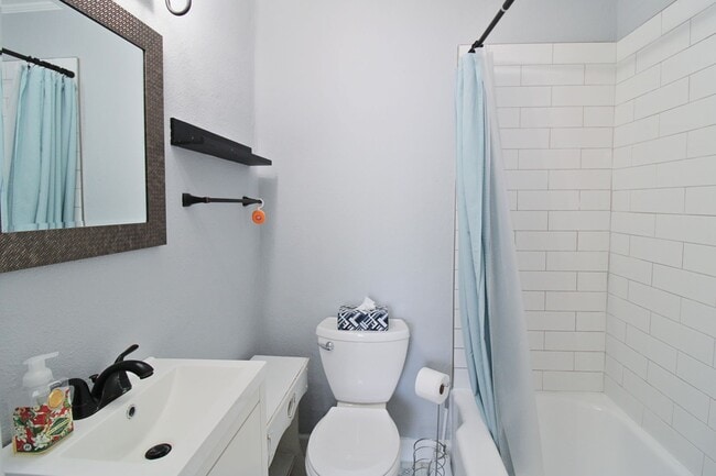 Building Photo - 536 Roanoke St