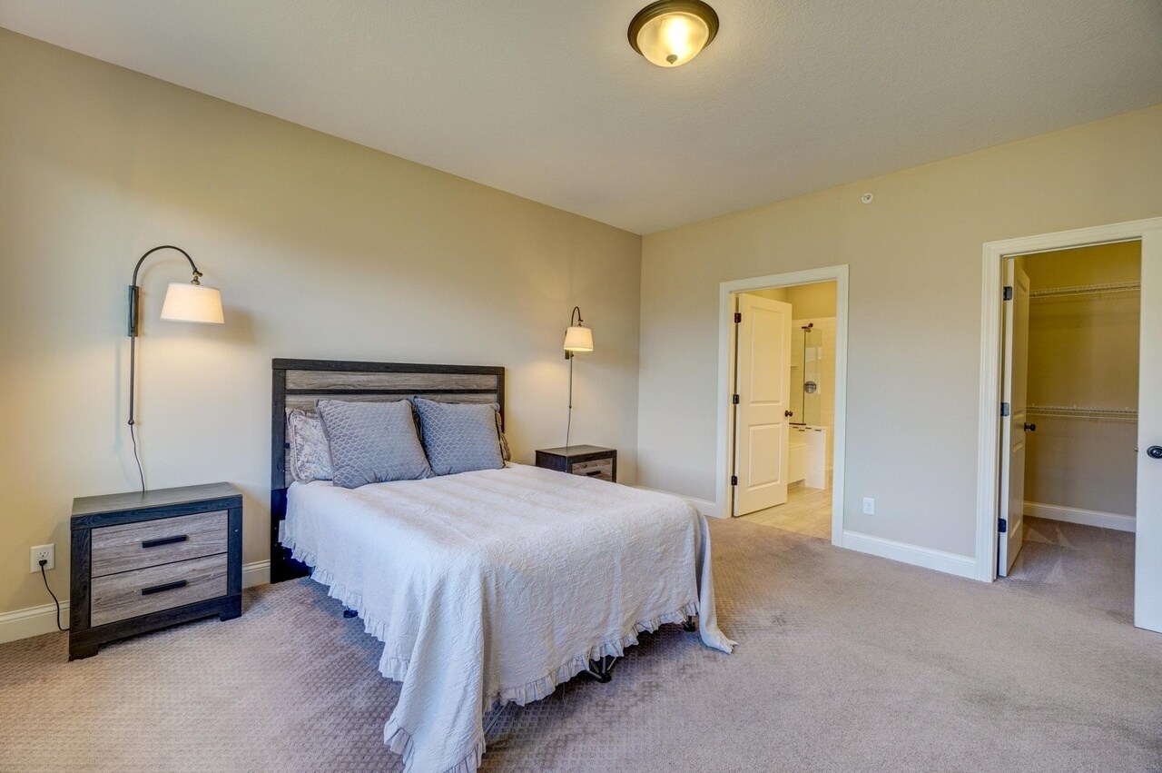 Building Photo - 10889 Retreat Ln