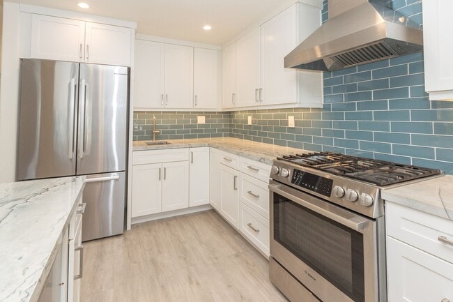 Building Photo - Modern Coastal 3 Bed/3 Bath Townhome w/ Rooftop Deck w/ Bay & Ocean Views in North Pacific Beach!