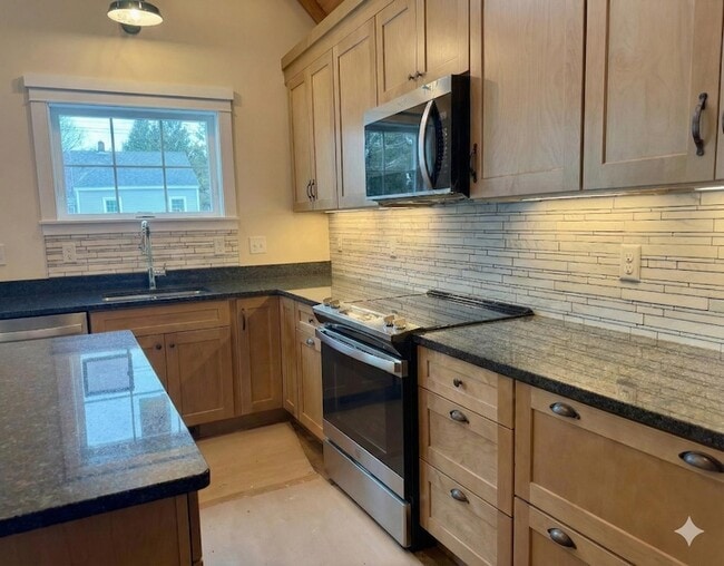 Building Photo - 28 Emerald Ave