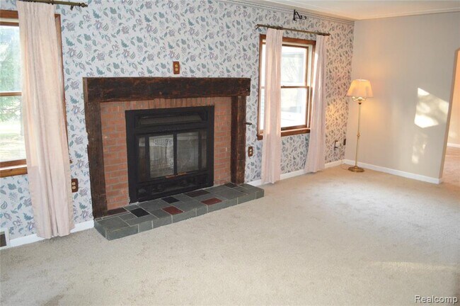 Building Photo - 8344 Ellis Rd