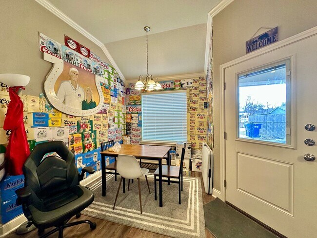 Building Photo - Spacious 4-Bed, 4.5-Bath Home with Fenced Yard in the Baylor Bubble!