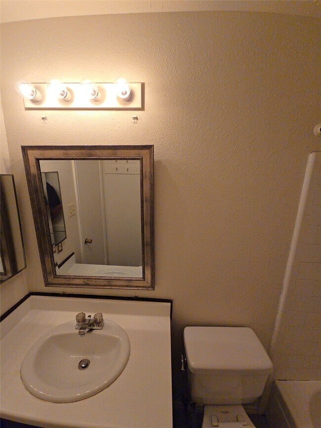 Primary Photo - 3930 Mohlerbruk Dr