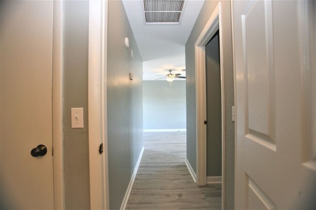 Building Photo - Beautifully updated 1 bedroom apartment within walking distance to the beach!