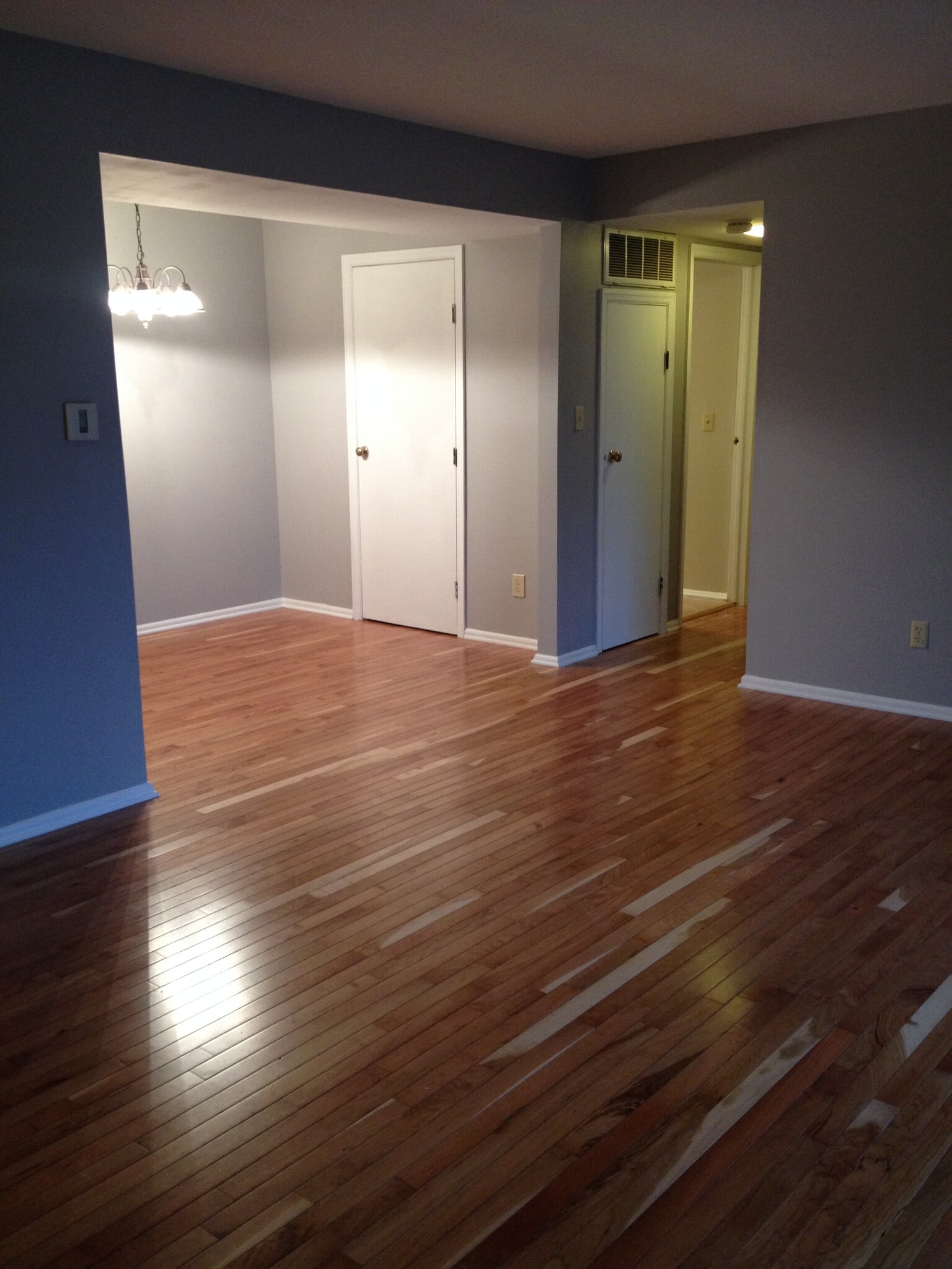 Building Photo - 991 Manor Ln