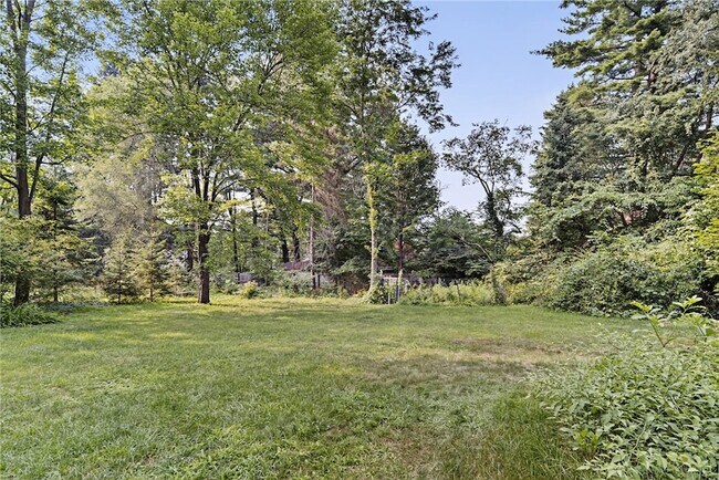 Building Photo - 204 Roat St