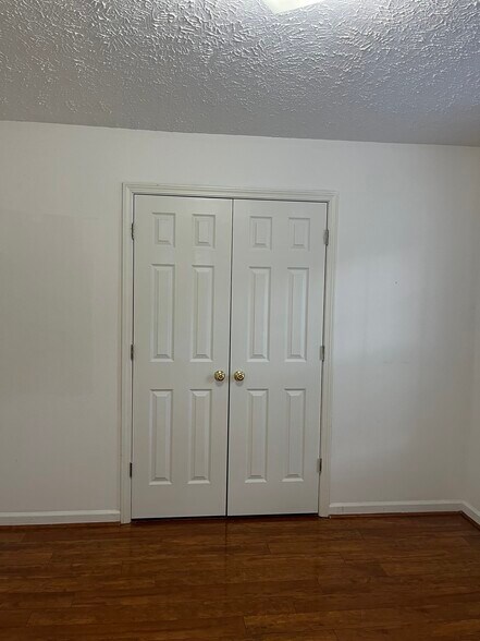 Bedroom #4 walk in closet - 2047 Horncastle Dr