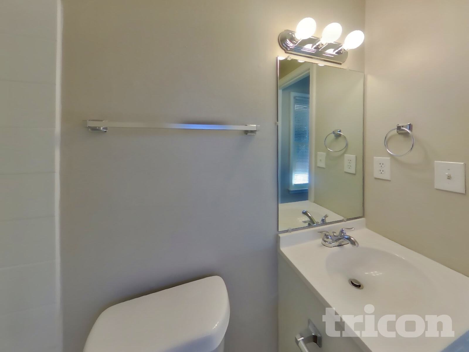 Building Photo - 2807 Alamo Pl