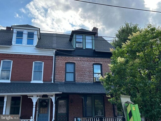 Building Photo - 302 S Darlington St