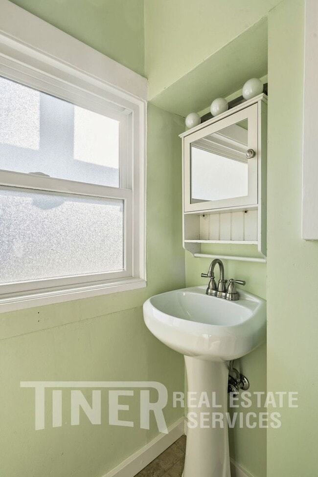 Building Photo - 2916 22nd St