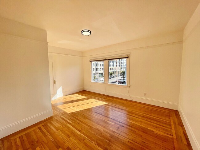 Building Photo - 1305 27th Ave