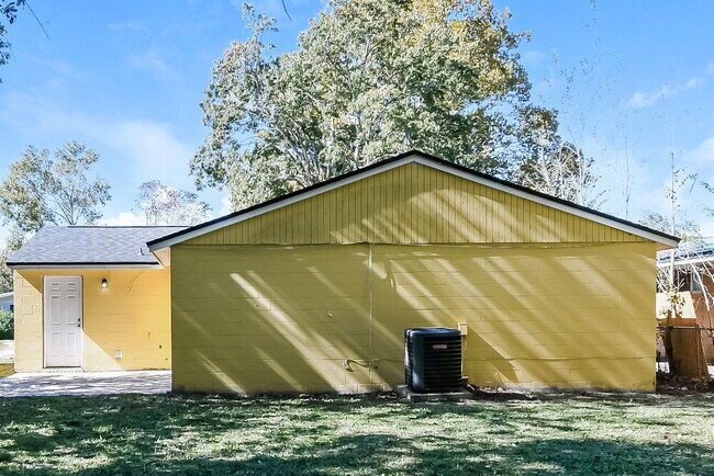 Building Photo - 7651 McCowan Dr