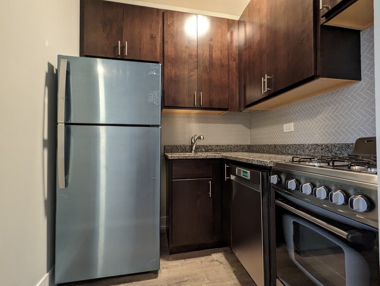 Building Photo - 4857 N Damen Ave
