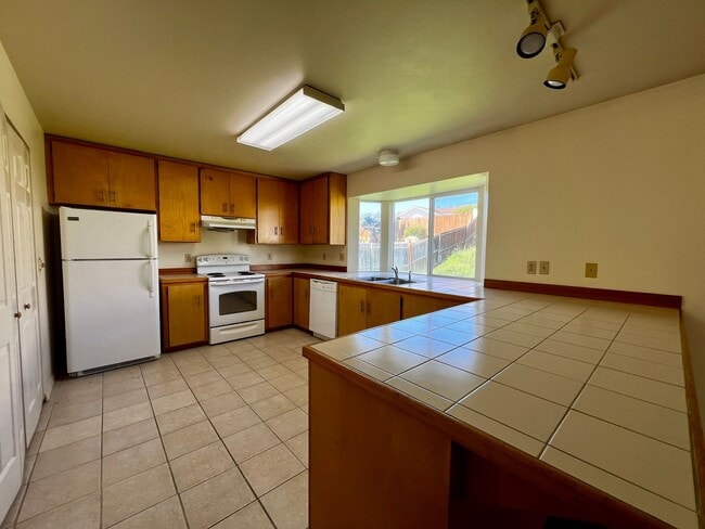 Building Photo - 5301 Tumac Dr