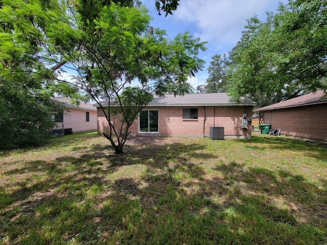 Building Photo - REMODELED 3 BEDROOM LEASE HOME WITH ALL THE UPGRADES THROUGHOUT. COME TAKE A LOOK AT THIS