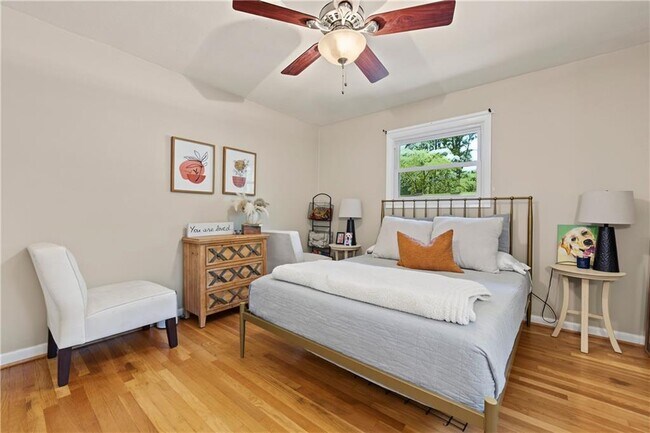Building Photo - 3831 Greenhill Dr
