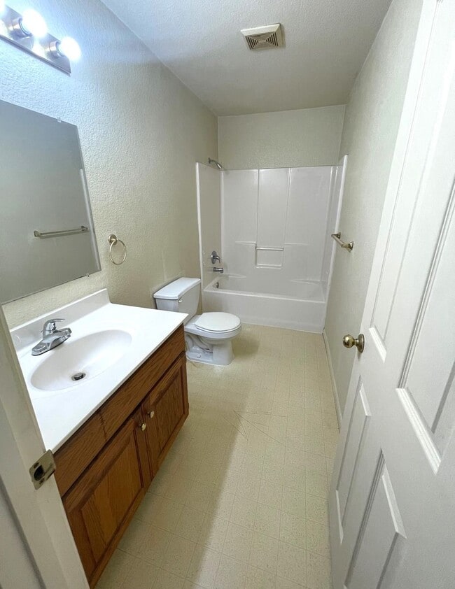 Building Photo - Duplex on Rice Road