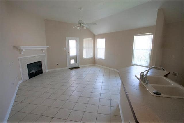 Building Photo - 2725 Sunlight Dr