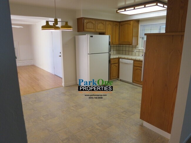 Building Photo - Charming 3-Bedroom Single-Level Home with ...