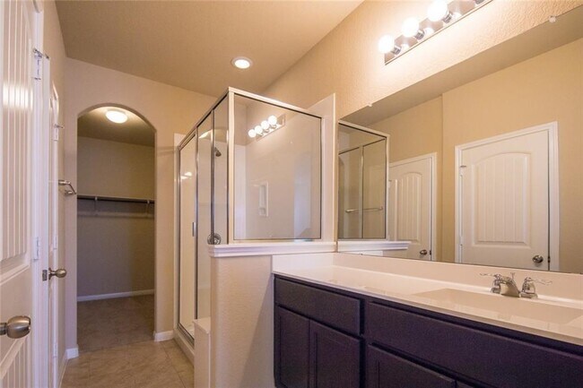 Building Photo - 517 Katmai Cir