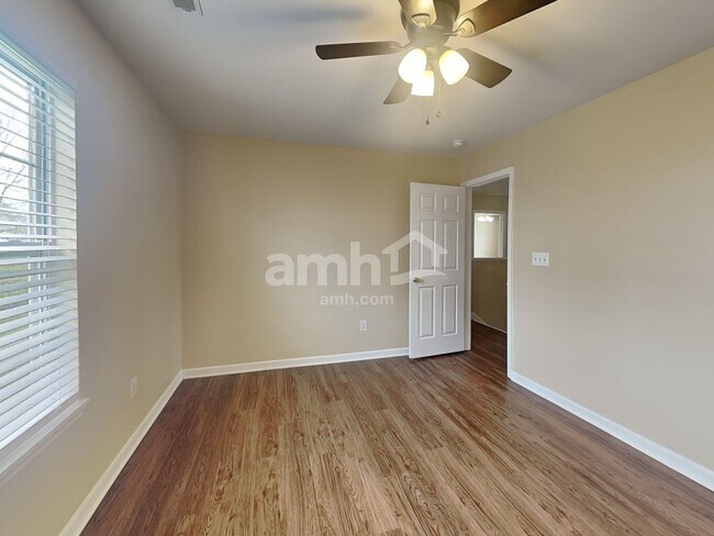 Building Photo - 38 E Flat Rock Dr