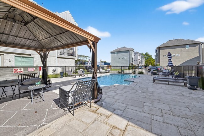 Building Photo - 1303 Upland Retreat Dr