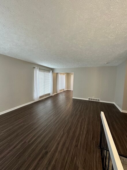 Building Photo - 4945 S 99th St