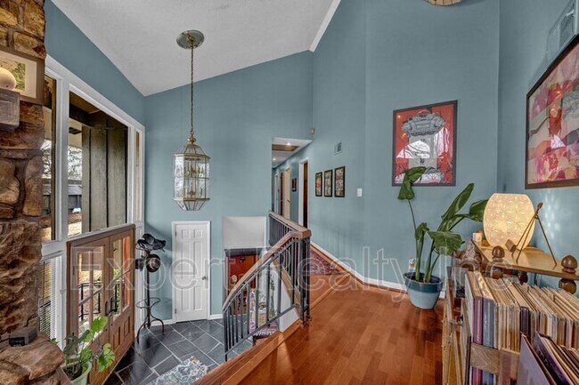 Building Photo - 373 Laredo Dr