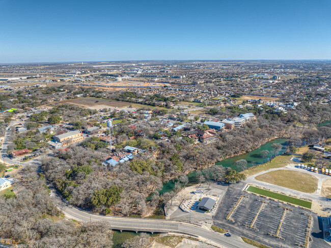 Building Photo - 1033 Easy Gruene