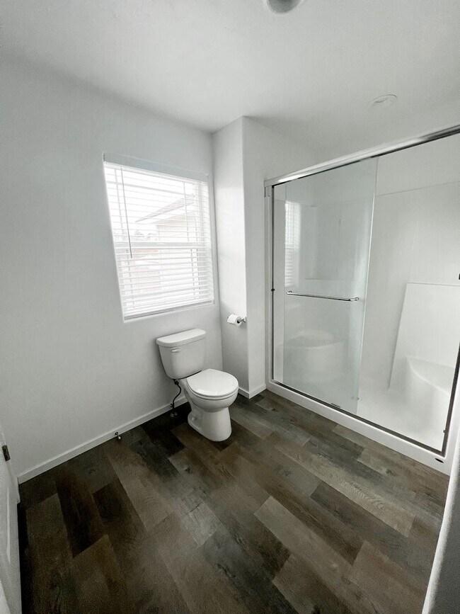 Building Photo - 645 E 35th Ave