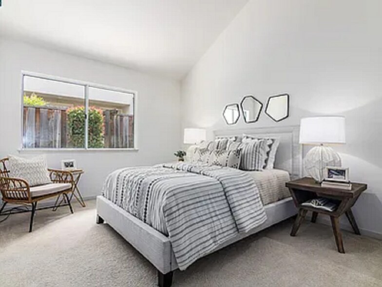 Bedroom 2 - 15 Hillview Ct