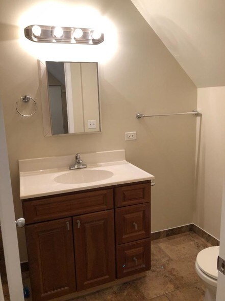 Building Photo - 1709 Irving Park W Rd