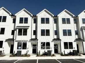 Building Photo - 1504 Crescent Townes Wy