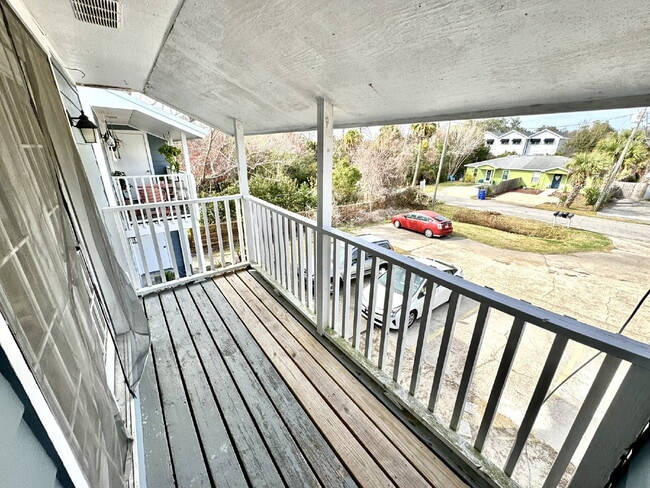 Building Photo - 2nd Floor - 2 Bedroom, 1 Bath in St. Andrews Area