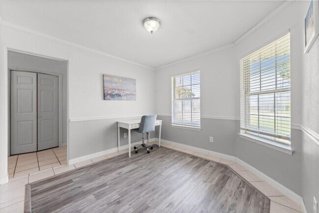 Building Photo - 406 Shorewood Cir