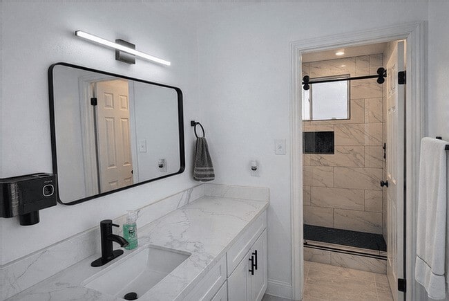 Building Photo - 10907 Sageriver Dr