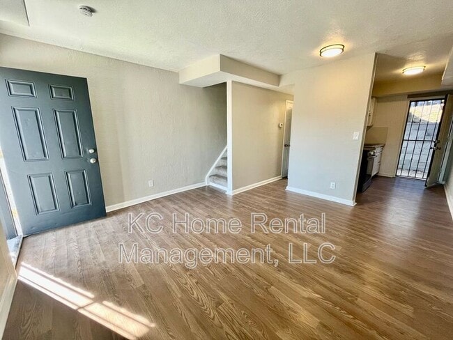 Building Photo - 4042 Paseo Blvd