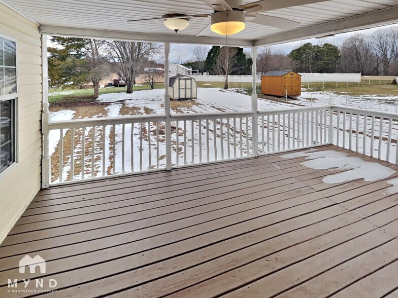 Building Photo - 110 Hyde Ln