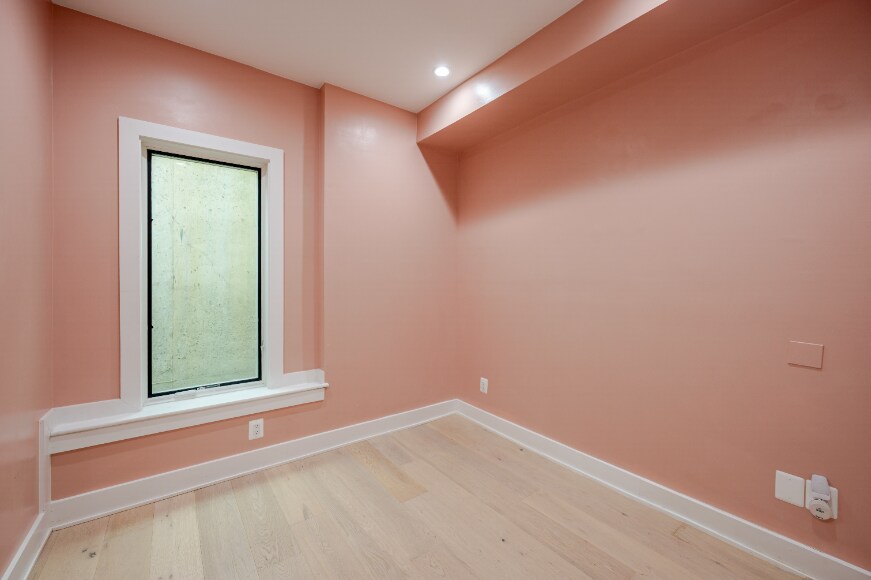 Building Photo - 1658 K St NE