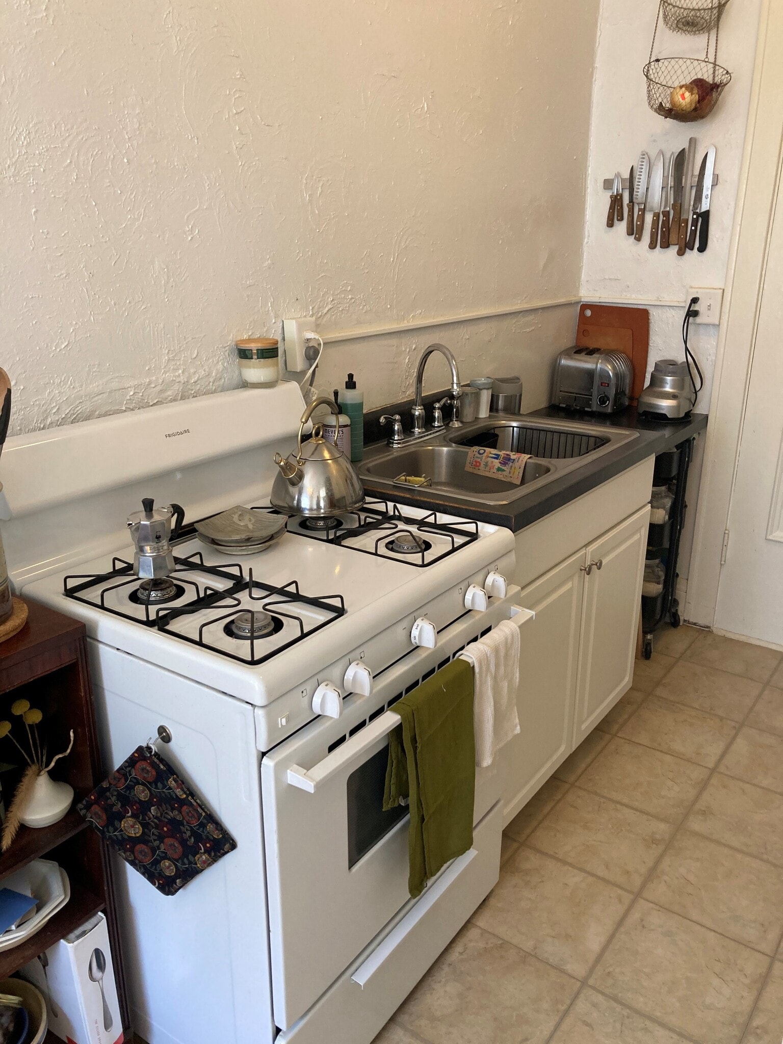 Kitchen - 2212 Girard Ave S
