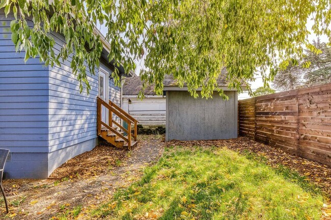 Building Photo - 6019 SE 97th Ave