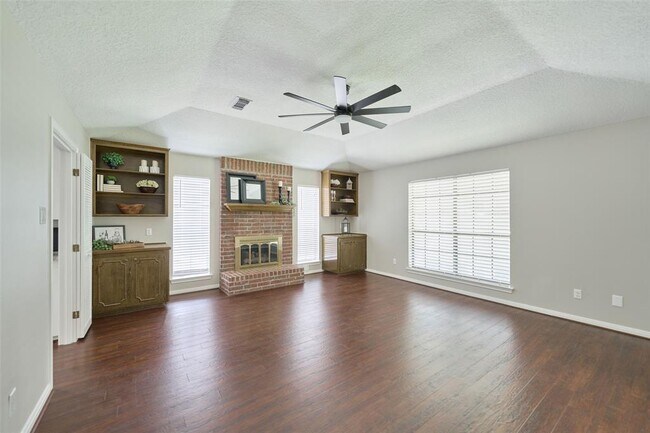 Building Photo - 26611 Oak Hill Dr