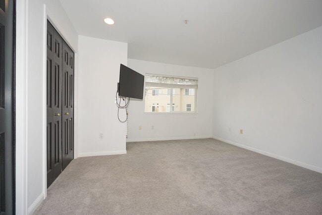 Building Photo - 9223 122nd Ct NE