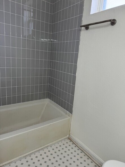 Building Photo - 1440 N Washtenaw Ave