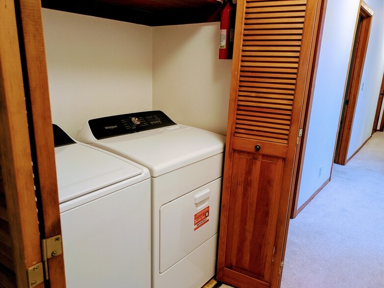 Building Photo - 85 Woodside Dr