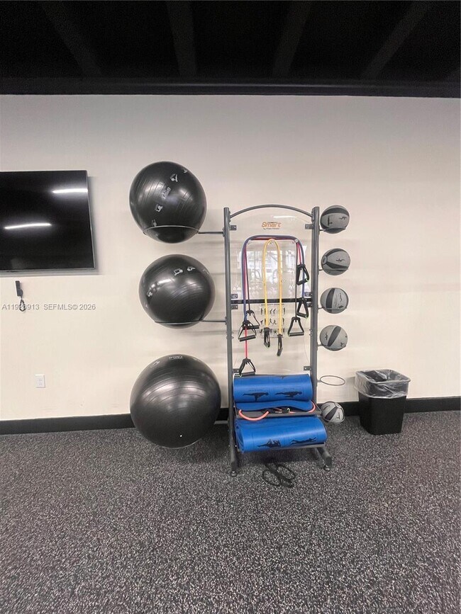 Building Photo - 403 NW 68th Ave