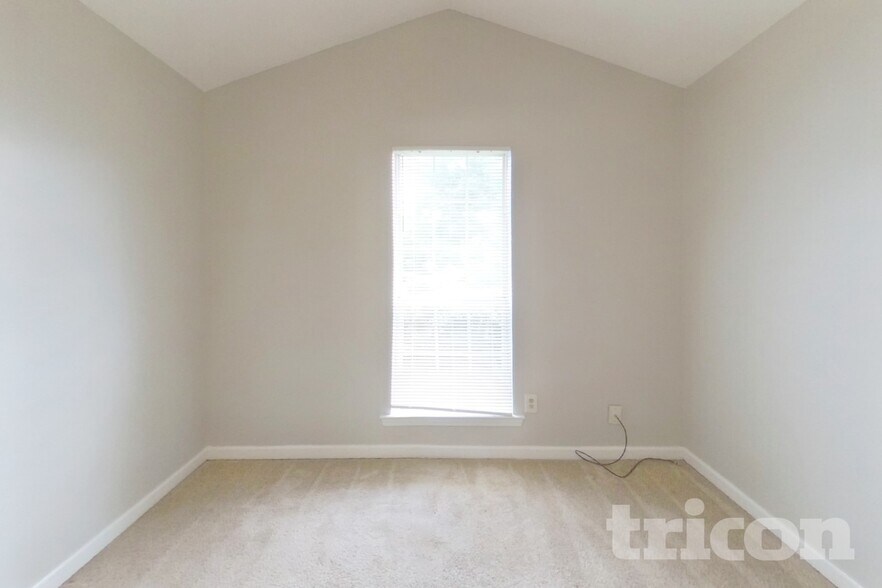 Building Photo - 705 Claven Ct